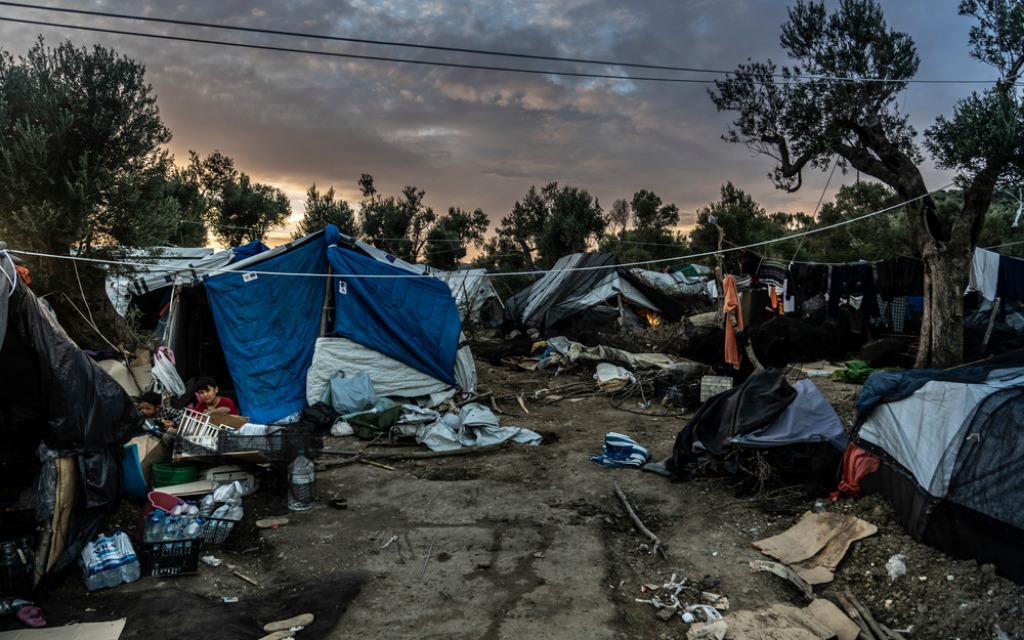 Auf Lesbos leben über 5.000 Flüchtende unter menschenunwürdigen Bedingungen  – und die EU schaut weg - EDITION F
